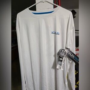 Men’s performance fishing shirts. Size XL